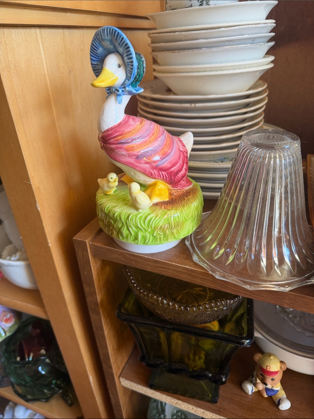 Decorative Duck music box with Chicks - Multicolor